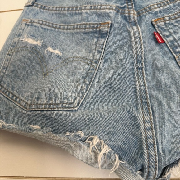 Levis Cut Off 501 Shorts Bottoms Women's Size 25 Light Blue Denim 100% Cotton - Picture 8 of 10